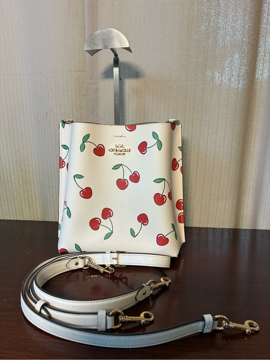 Coach Handbags - Coach Mollie Bucket Tote